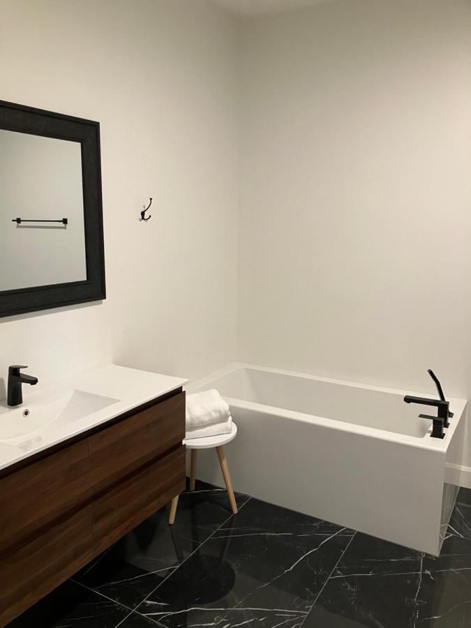 Apartamento Yin Et Yang Sainte-Anne-de-Beaupré Exterior foto